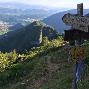 indicazione sentiero pissol cascata bivacco dei loff segnavia 991 asta cison di valmarino sotto cima vallon scuro